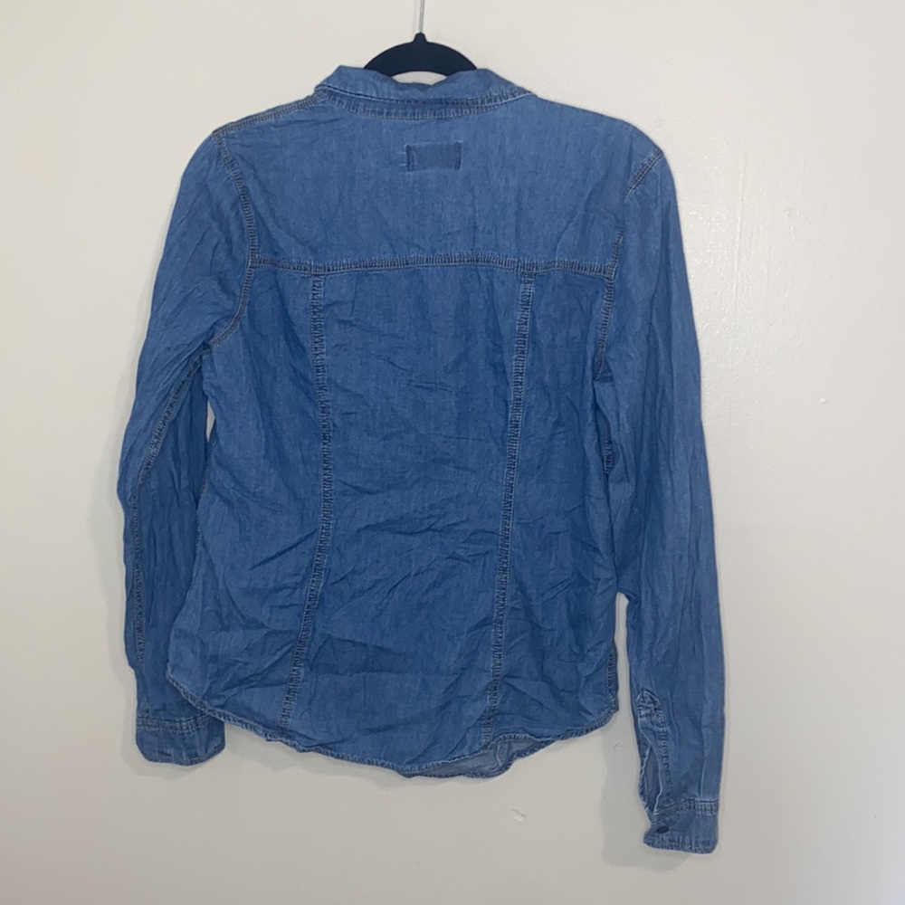 🪼Adorable Faux Jean Button up top Size Large! - Picture 3 of 6
